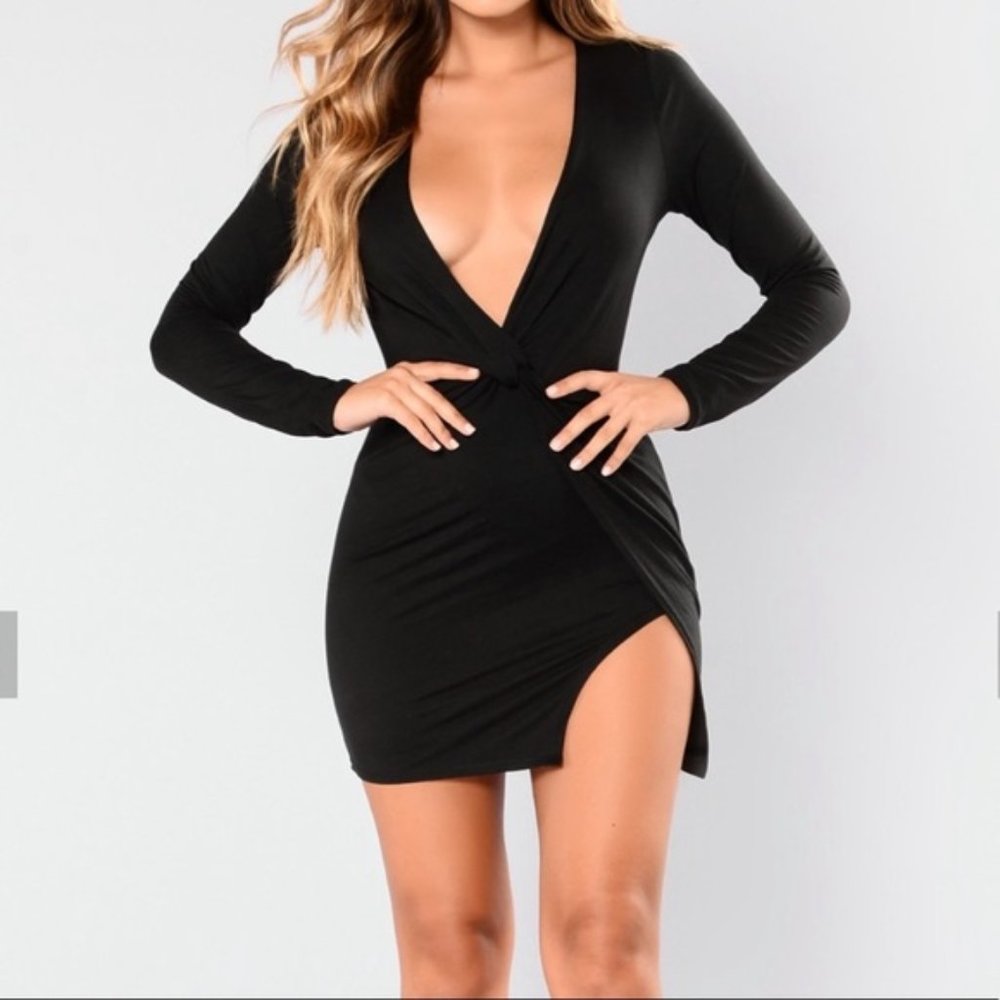 3/$30✨ Black Deep V neck long sleeve dress